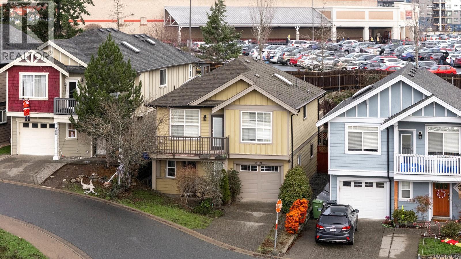 909 Cavalcade Terr, Langford, BC - Outdoor With Facade