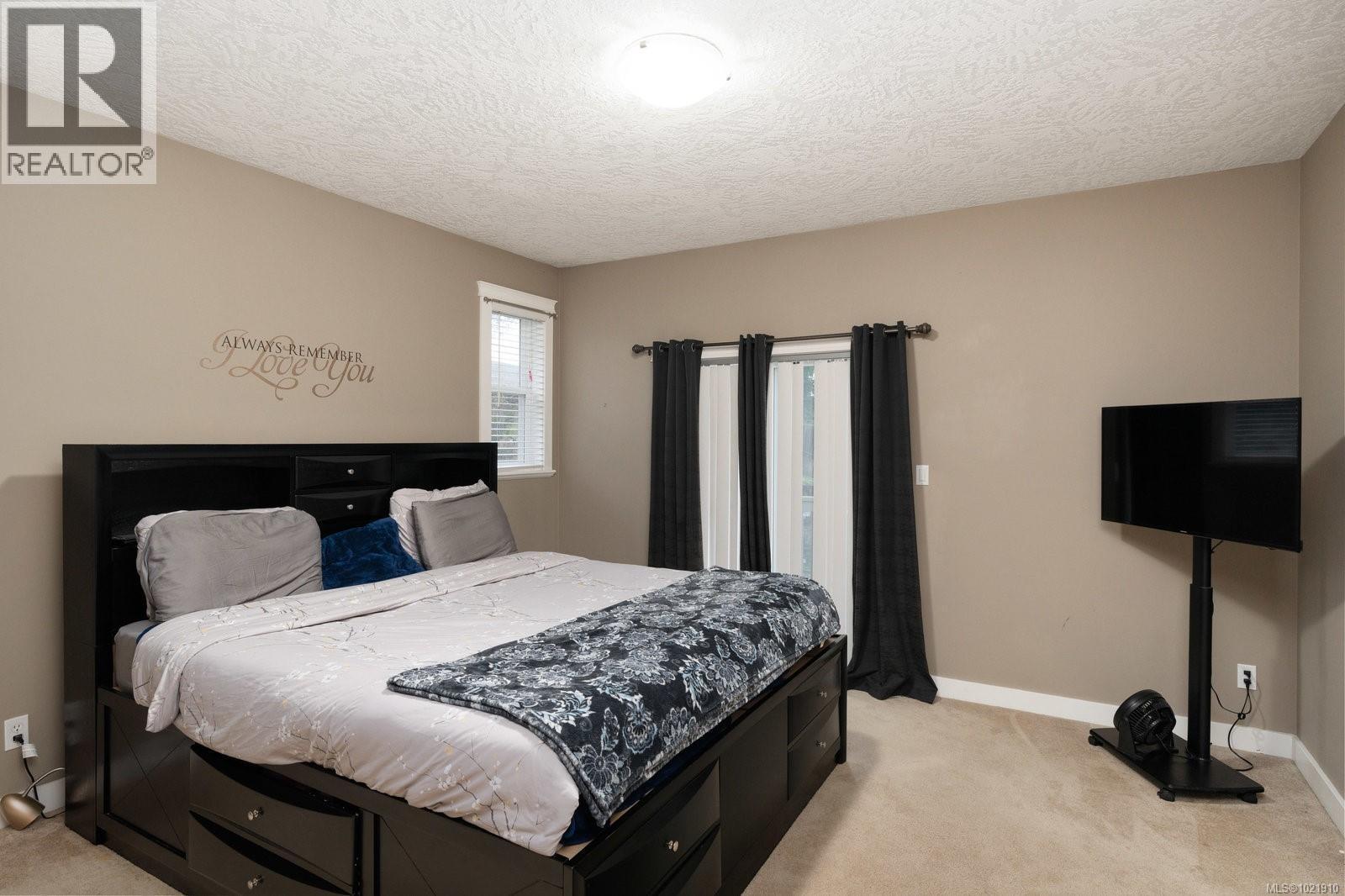 909 Cavalcade Terr, Langford, BC - Indoor Photo Showing Bedroom