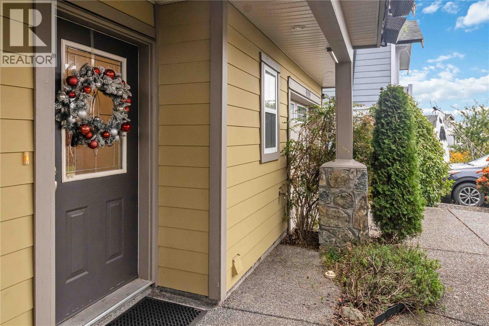 909 Cavalcade Terr, Langford, BC - Outdoor With Exterior