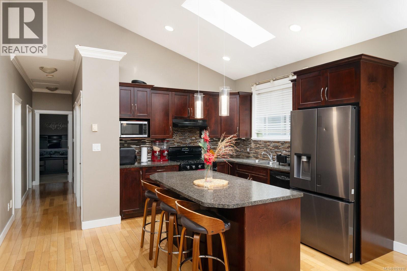 909 Cavalcade Terr, Langford, BC - Indoor Photo Showing Kitchen