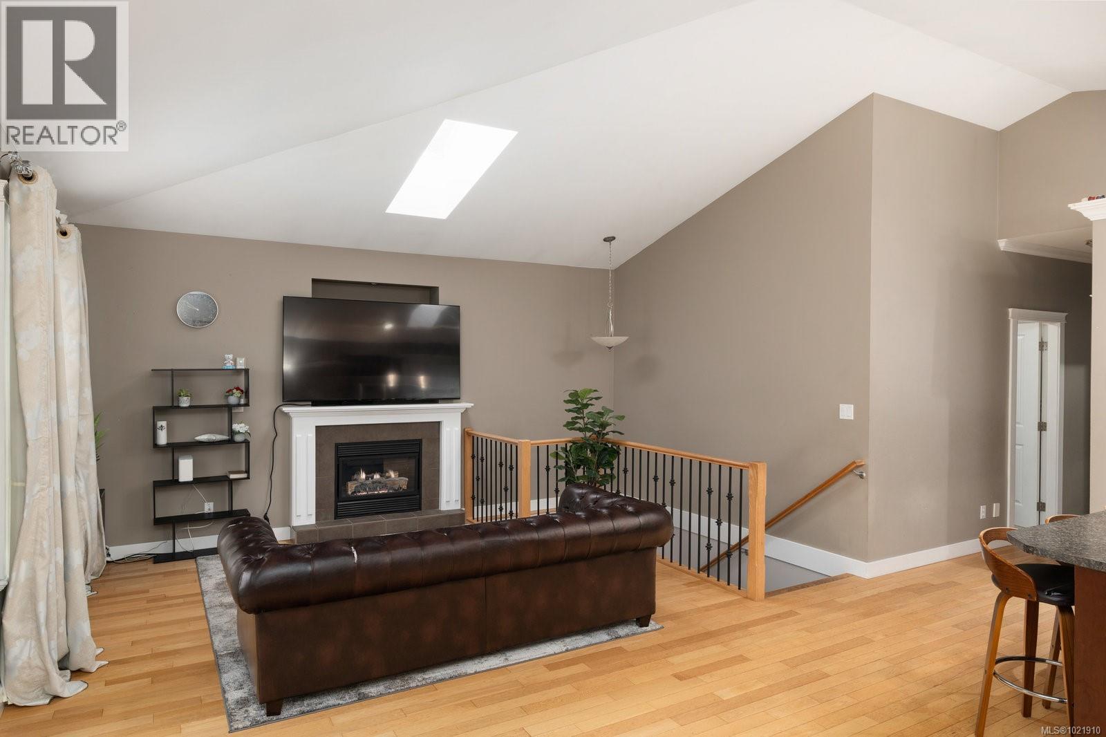 909 Cavalcade Terr, Langford, BC - Indoor With Fireplace