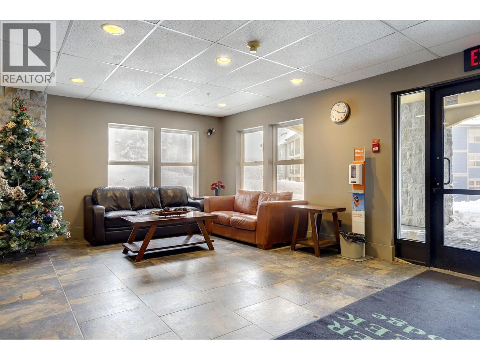 155 Silver Lode Lane Unit# 456, Silver Star, BC - Indoor Photo Showing Living Room