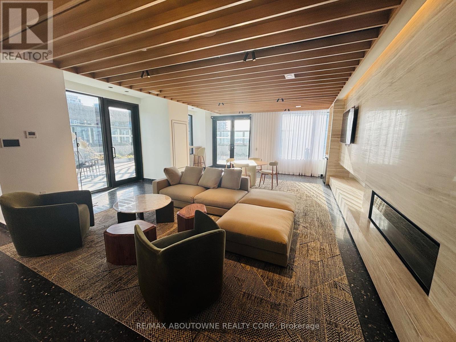 Lounge - 3709 - 395 Square One Drive, Mississauga, ON - Indoor