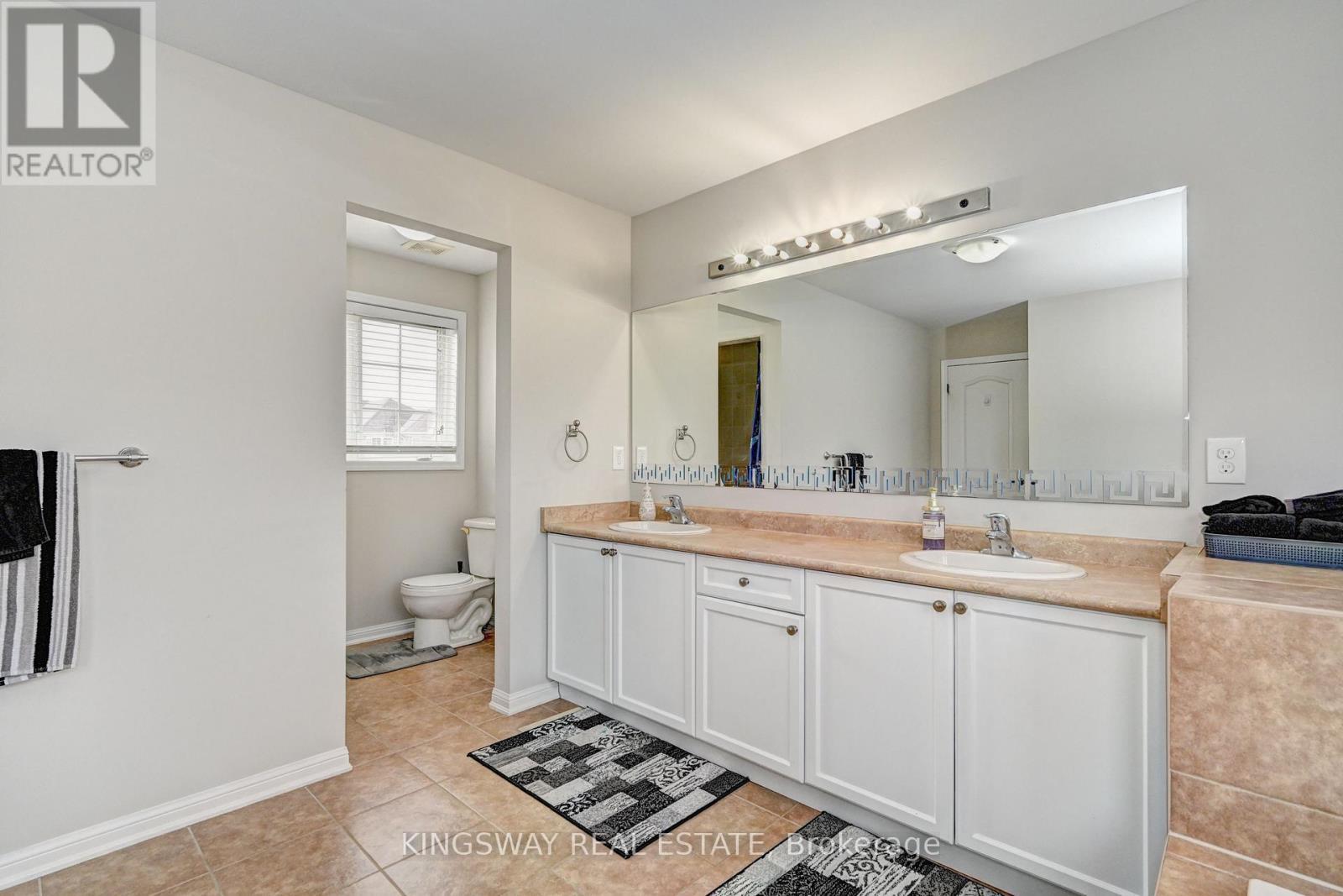 32 Weir Street, Cambridge, ON - Indoor Photo Showing Bathroom