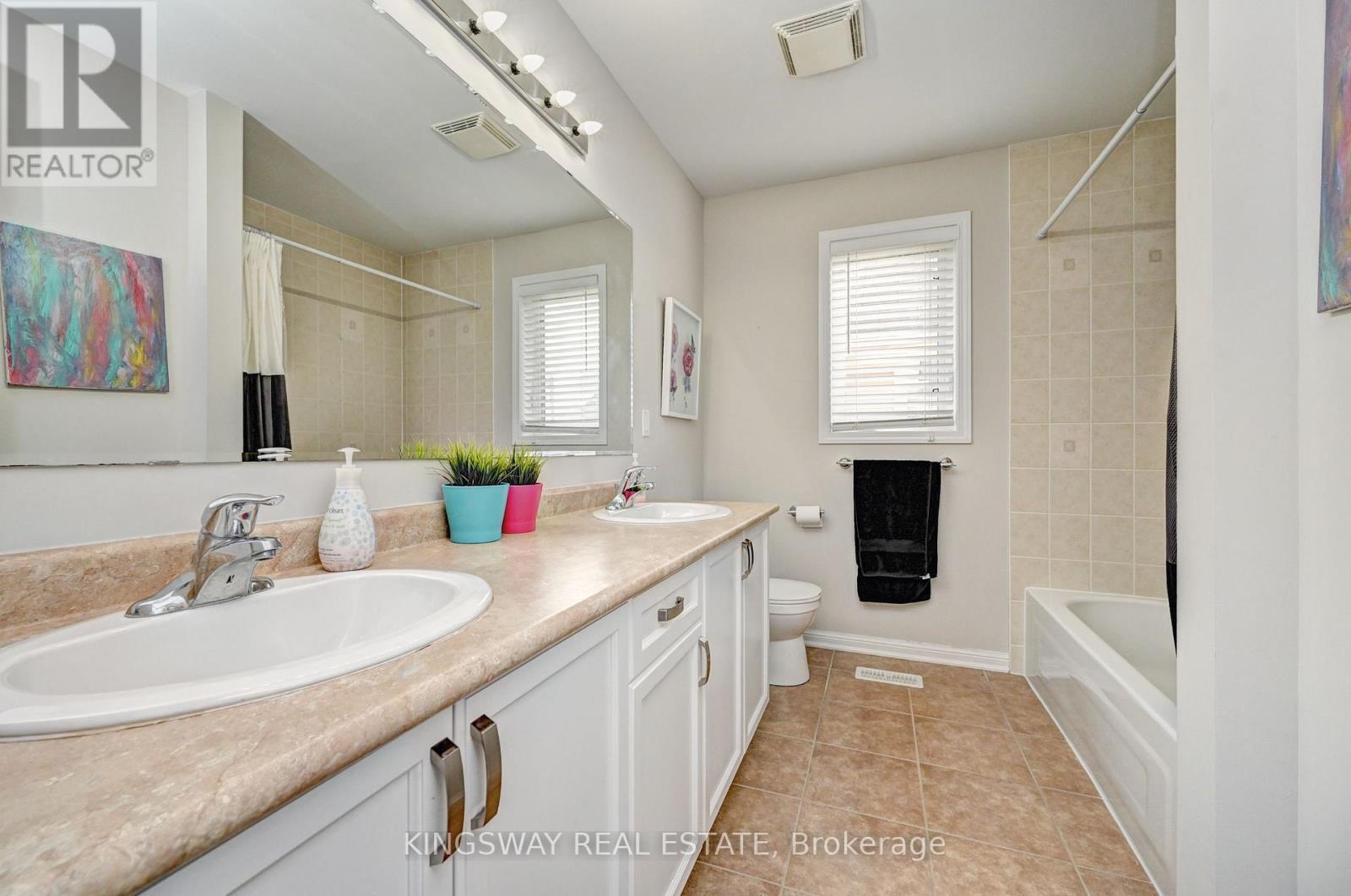 32 Weir Street, Cambridge, ON - Indoor Photo Showing Bathroom