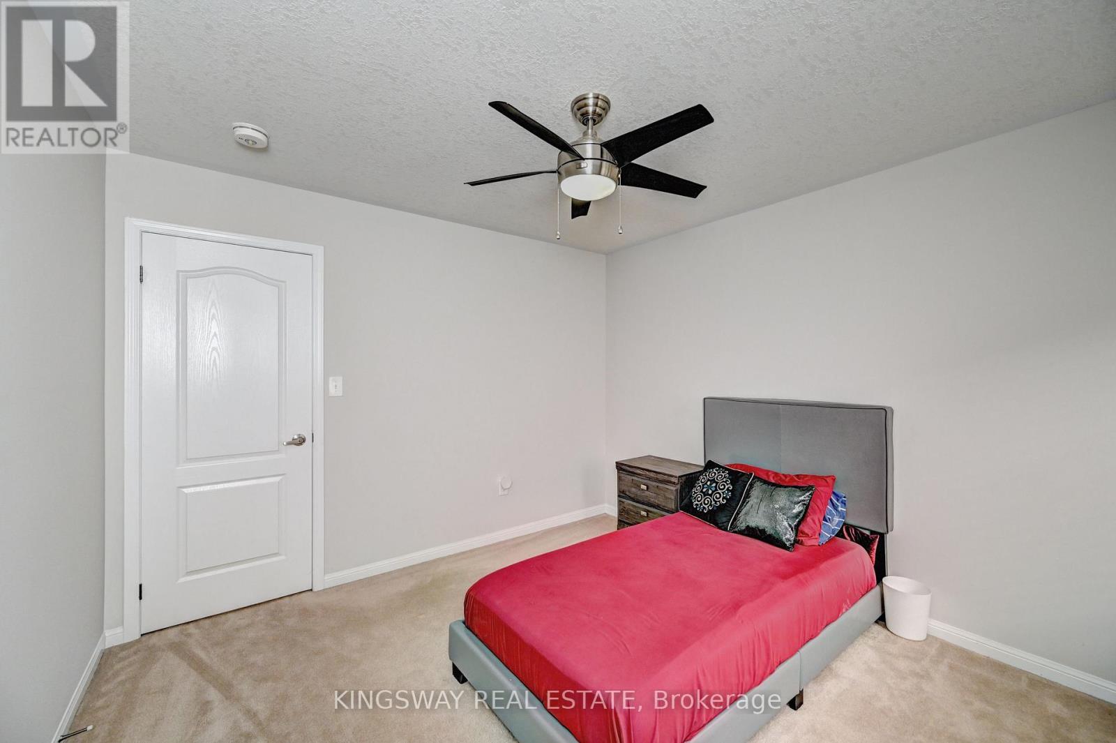 32 Weir Street, Cambridge, ON - Indoor Photo Showing Bedroom