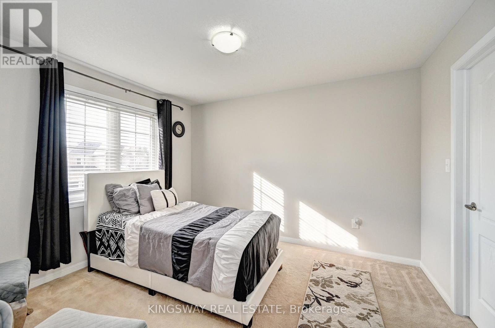 32 Weir Street, Cambridge, ON - Indoor Photo Showing Bedroom