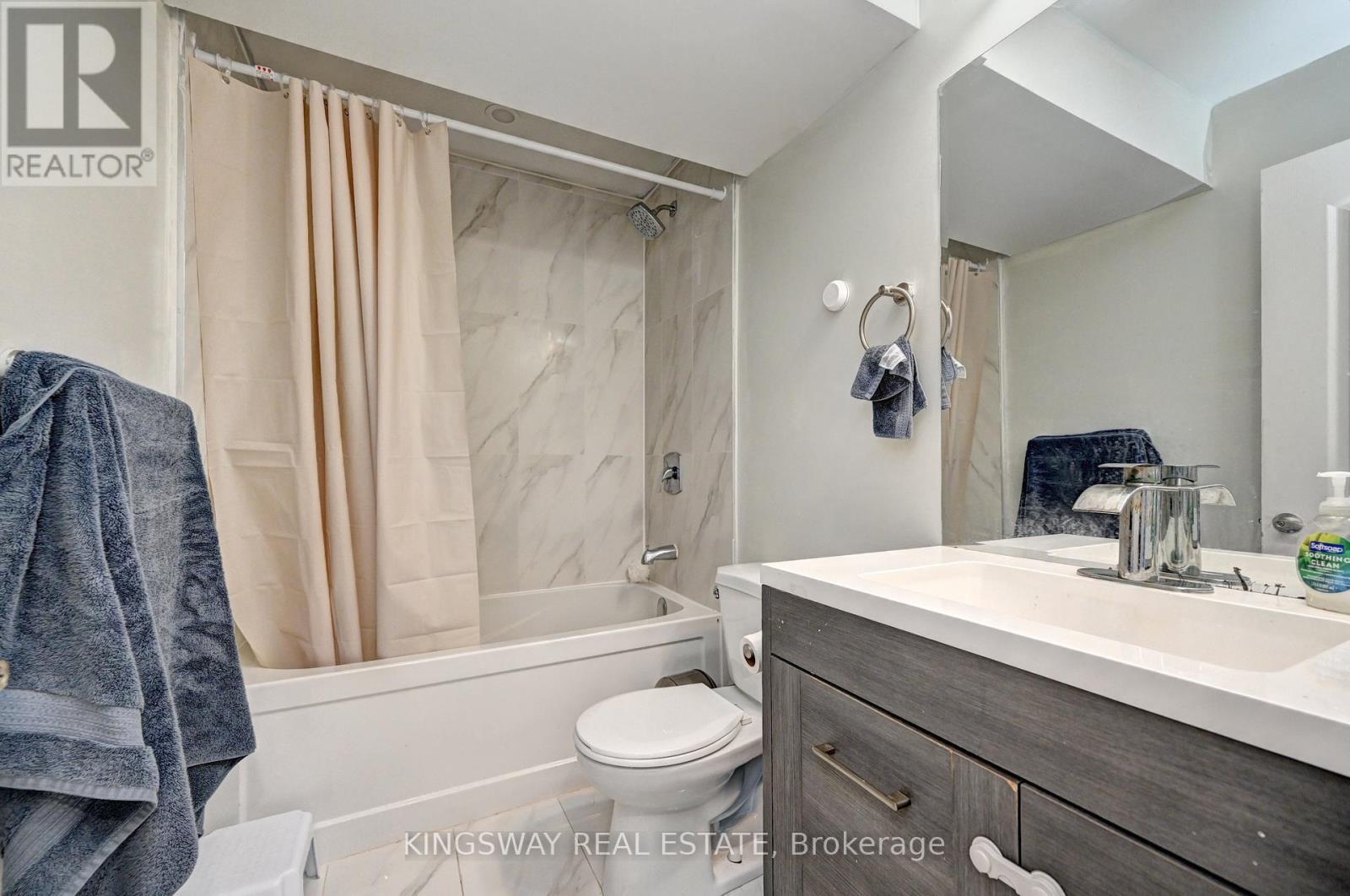 32 Weir Street, Cambridge, ON - Indoor Photo Showing Bathroom