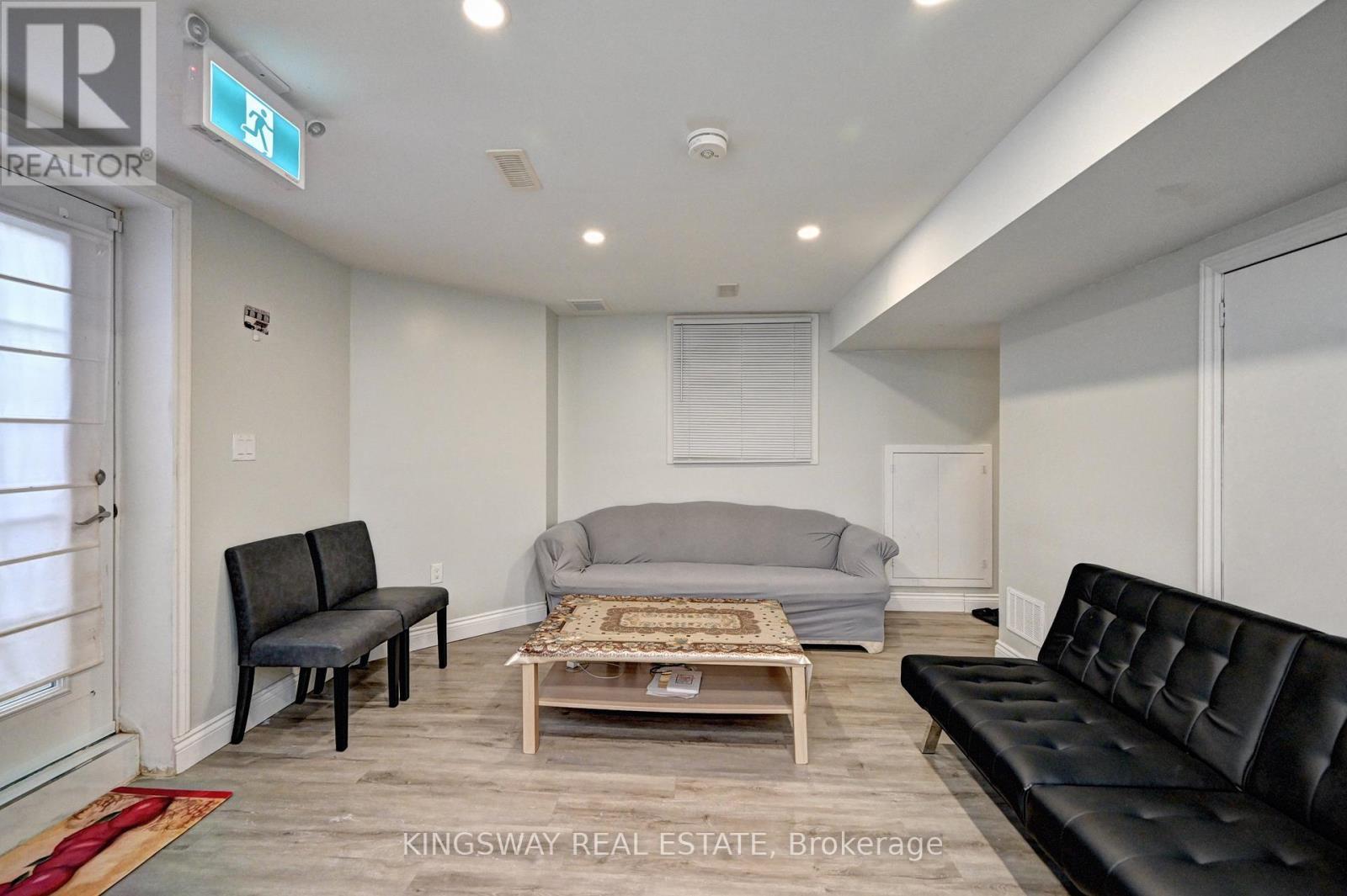 32 Weir Street, Cambridge, ON - Indoor