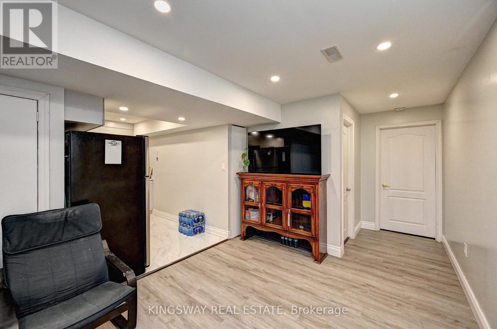 32 Weir Street, Cambridge, ON - Indoor