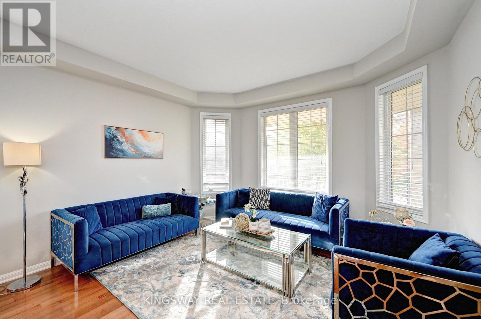 32 Weir Street, Cambridge, ON - Indoor Photo Showing Living Room