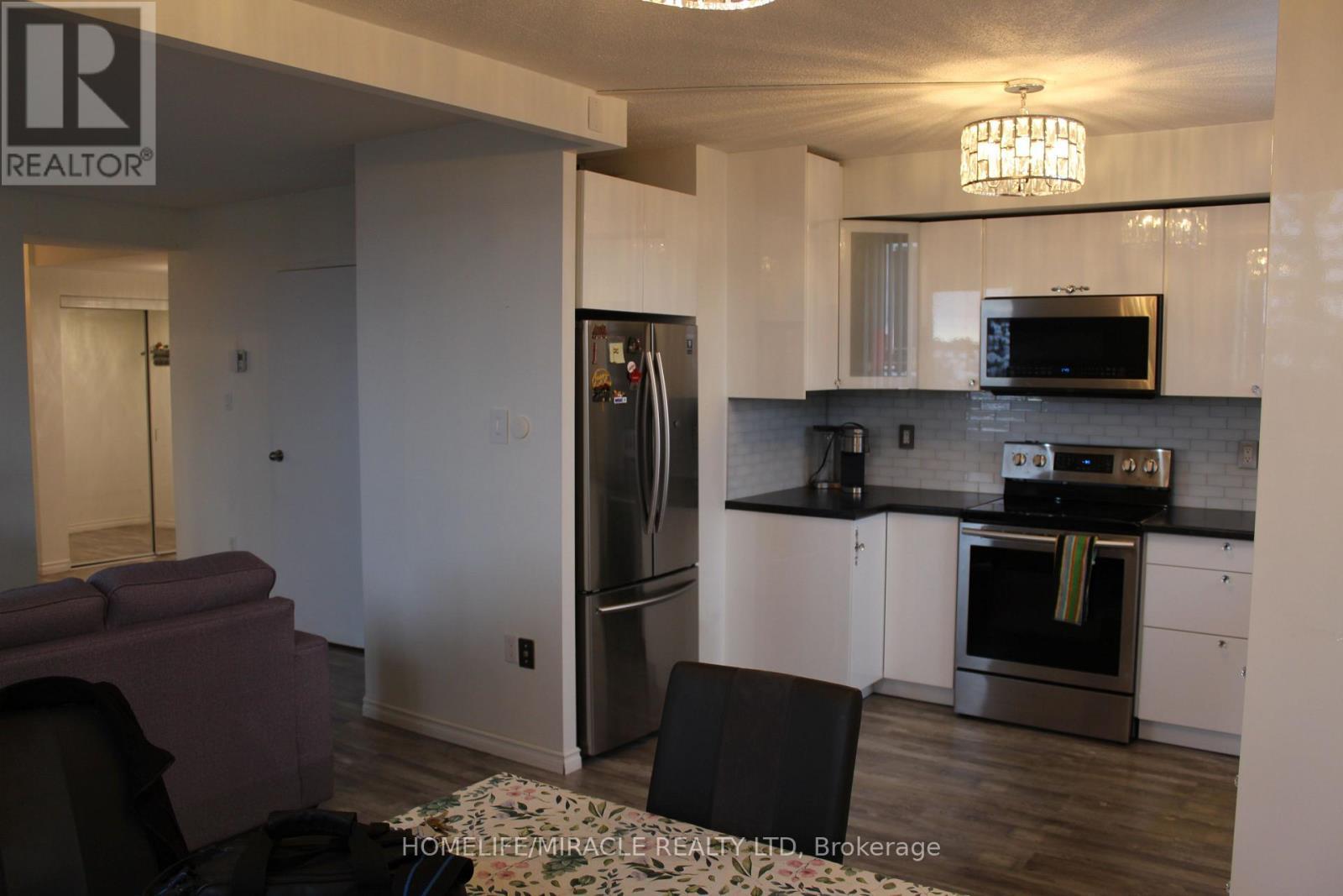 612 - 89 Westwood Road, Guelph, ON - Indoor Photo Showing Kitchen With Stainless Steel Kitchen