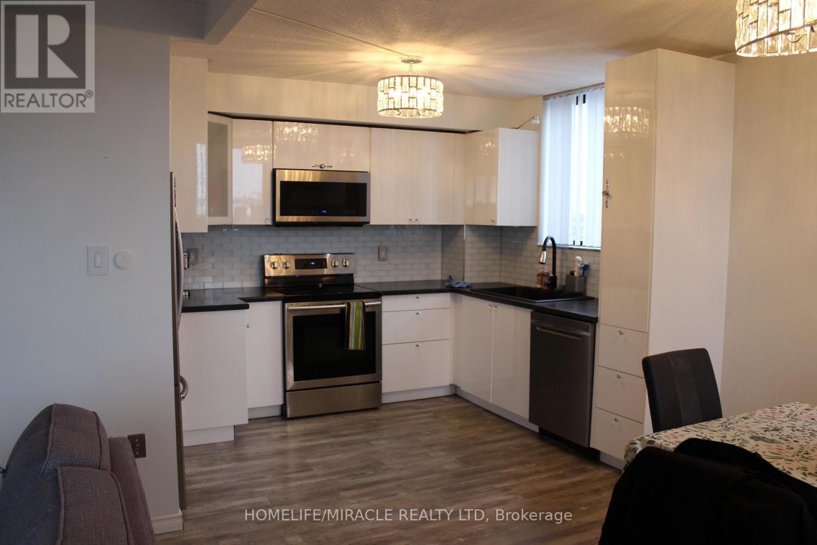 612 - 89 Westwood Road, Guelph, ON - Indoor Photo Showing Kitchen With Stainless Steel Kitchen