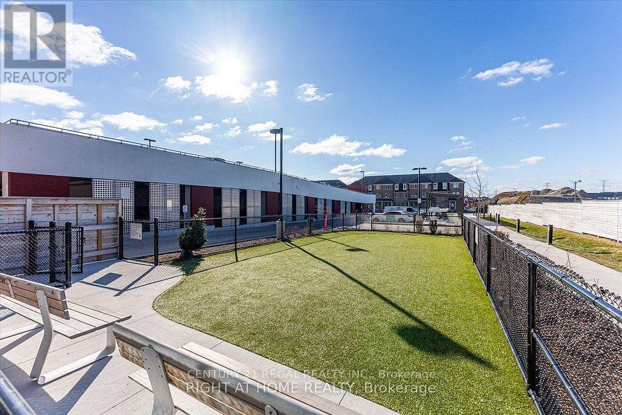 Dog Park - 1806 - 2550 Simcoe Street N, Oshawa, ON - Outdoor