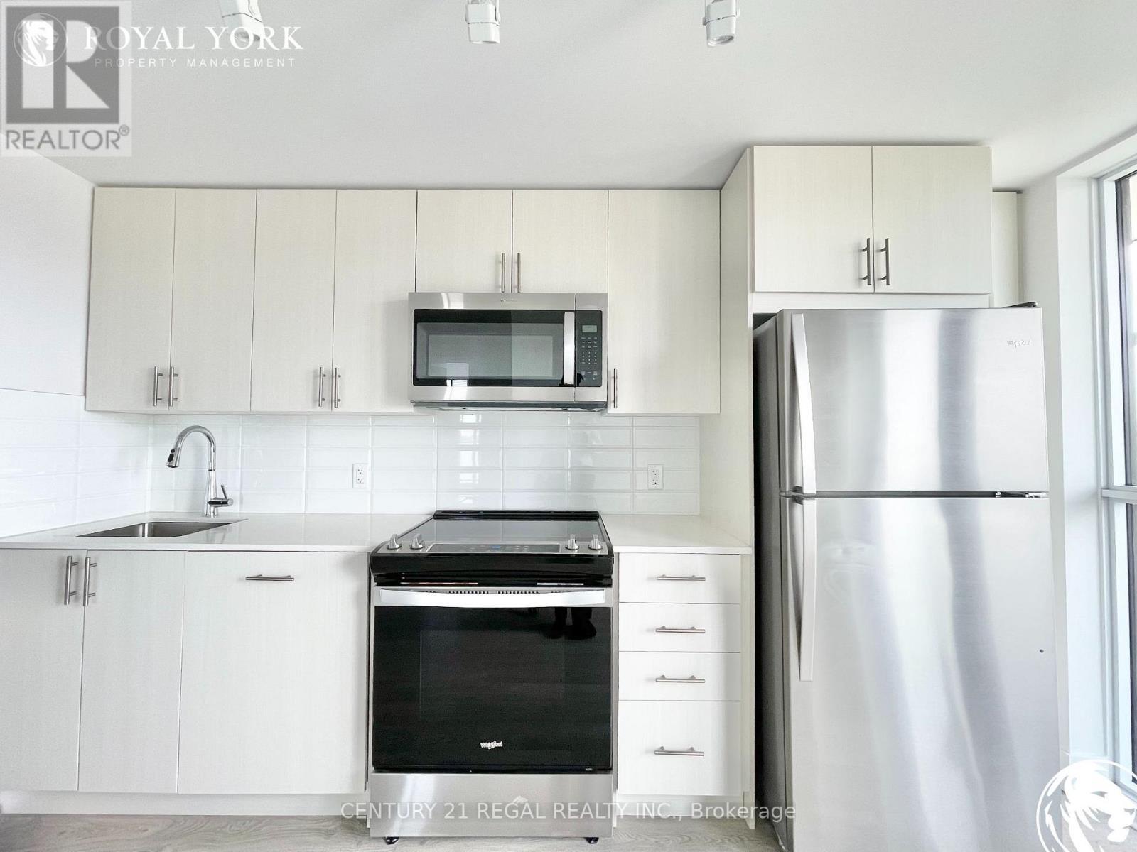 1806 - 2550 Simcoe Street N, Oshawa, ON - Indoor Photo Showing Kitchen