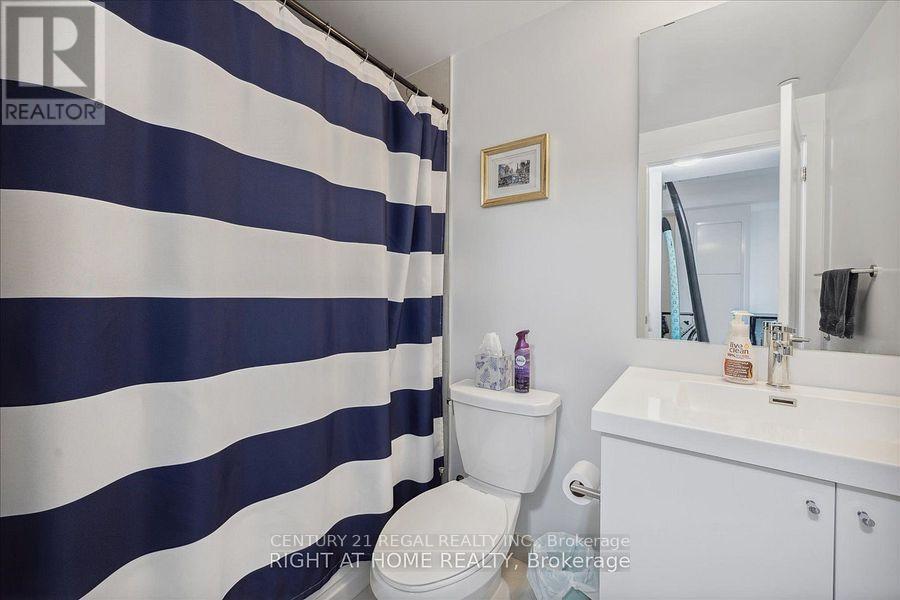 1806 - 2550 Simcoe Street N, Oshawa, ON - Indoor Photo Showing Bathroom