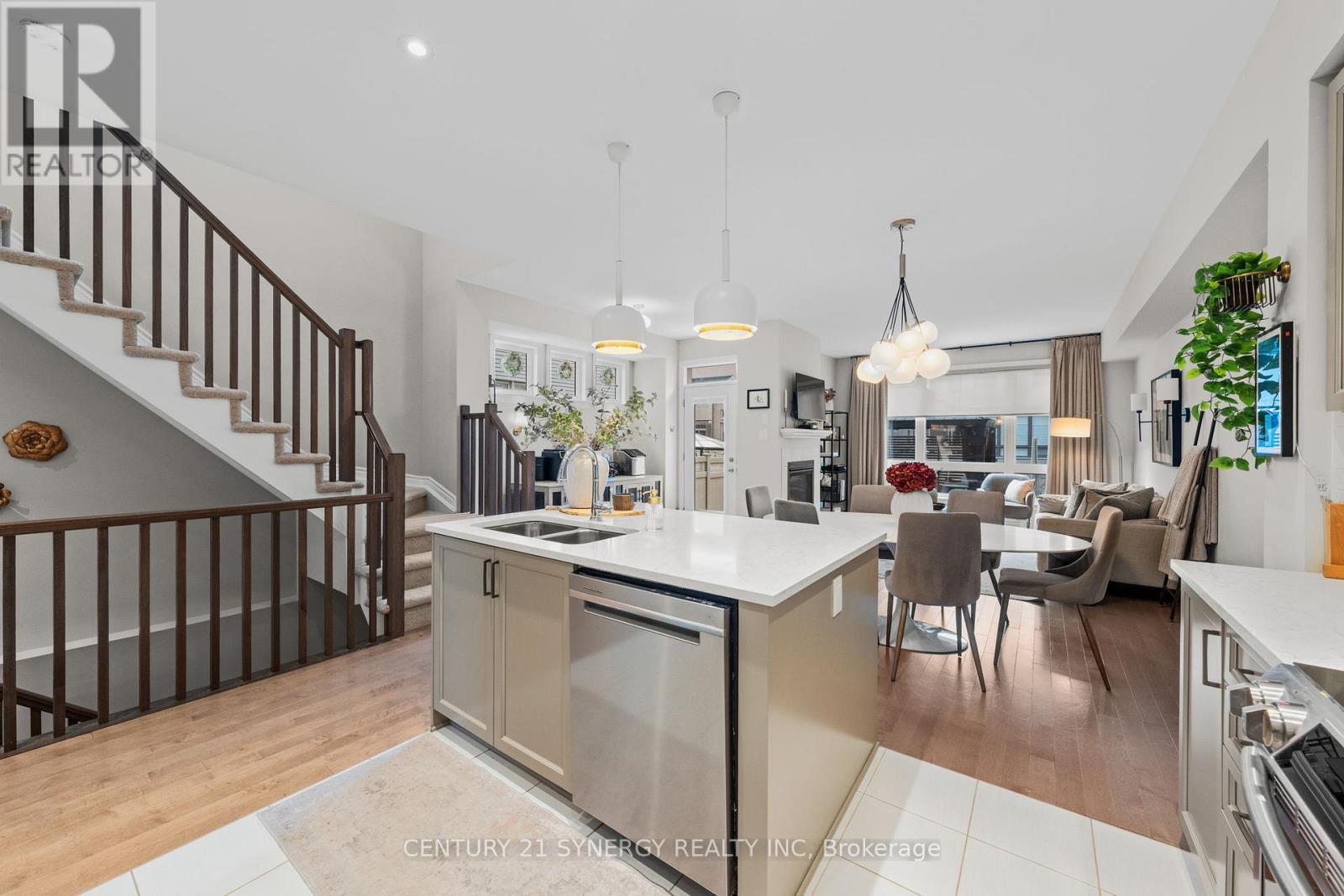 708 Guardian Grove, Ottawa, ON - Indoor Photo Showing Kitchen With Double Sink With Upgraded Kitchen