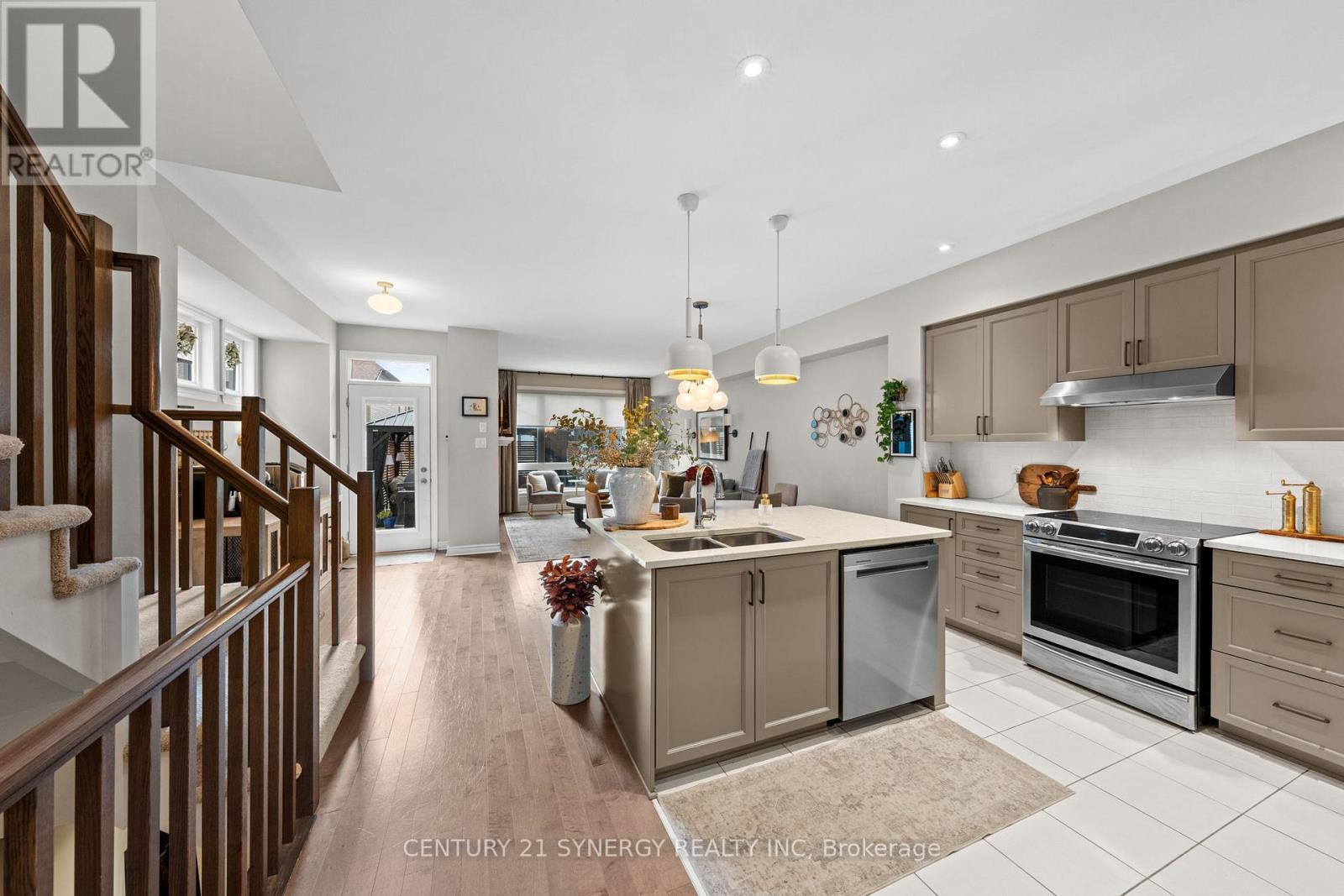 708 Guardian Grove, Ottawa, ON - Indoor Photo Showing Kitchen With Stainless Steel Kitchen With Double Sink With Upgraded Kitchen