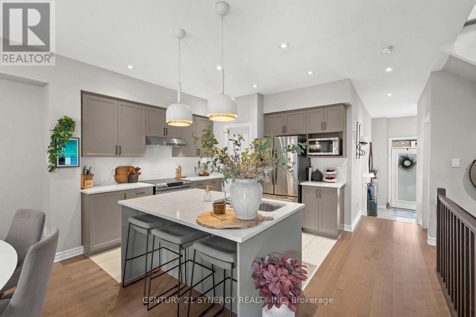 708 Guardian Grove, Ottawa, ON - Indoor Photo Showing Kitchen With Upgraded Kitchen