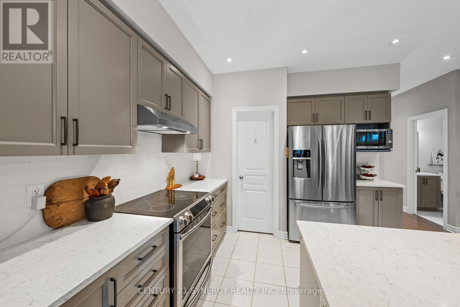 708 Guardian Grove, Ottawa, ON - Indoor Photo Showing Kitchen With Stainless Steel Kitchen