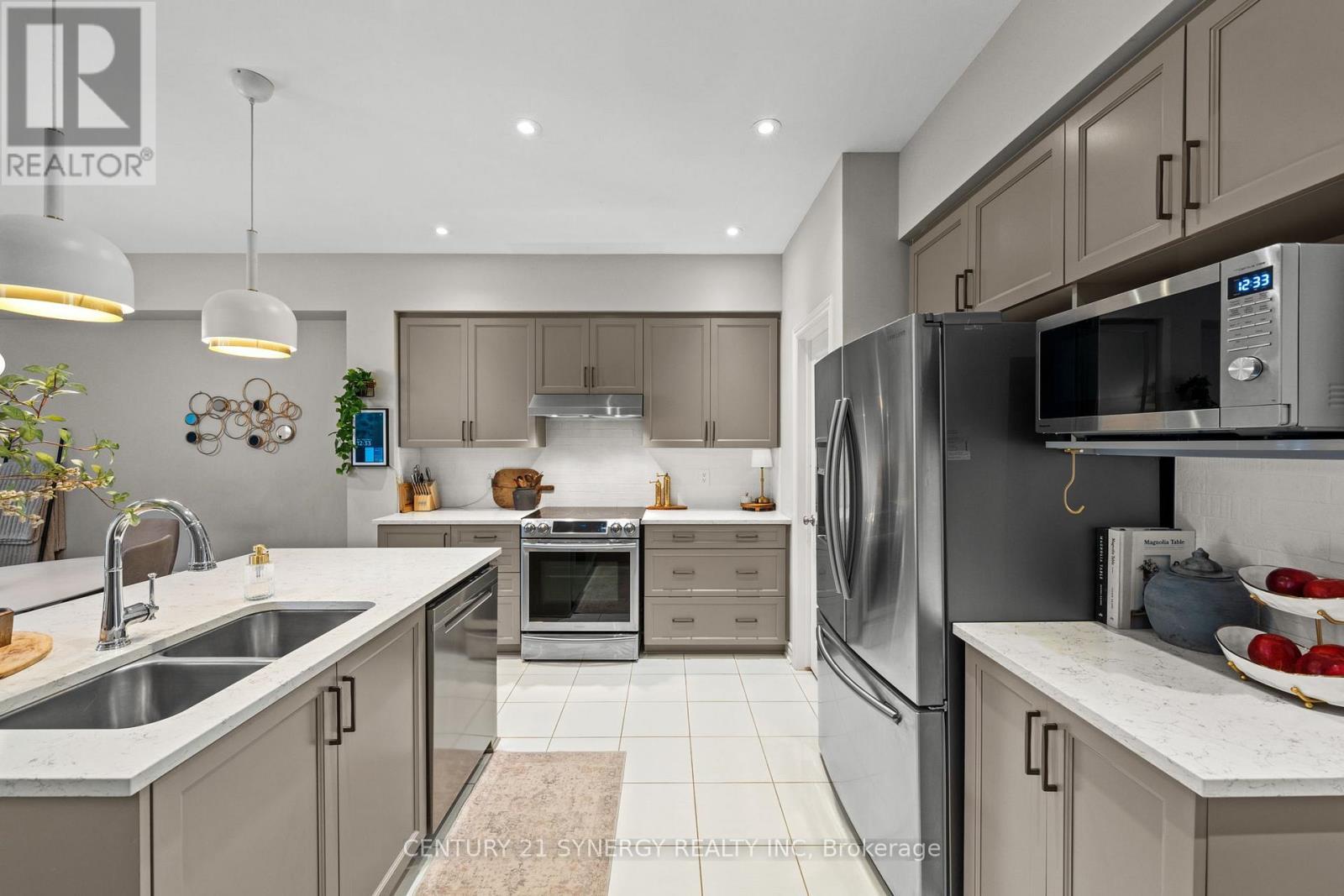 708 Guardian Grove, Ottawa, ON - Indoor Photo Showing Kitchen With Stainless Steel Kitchen With Double Sink With Upgraded Kitchen