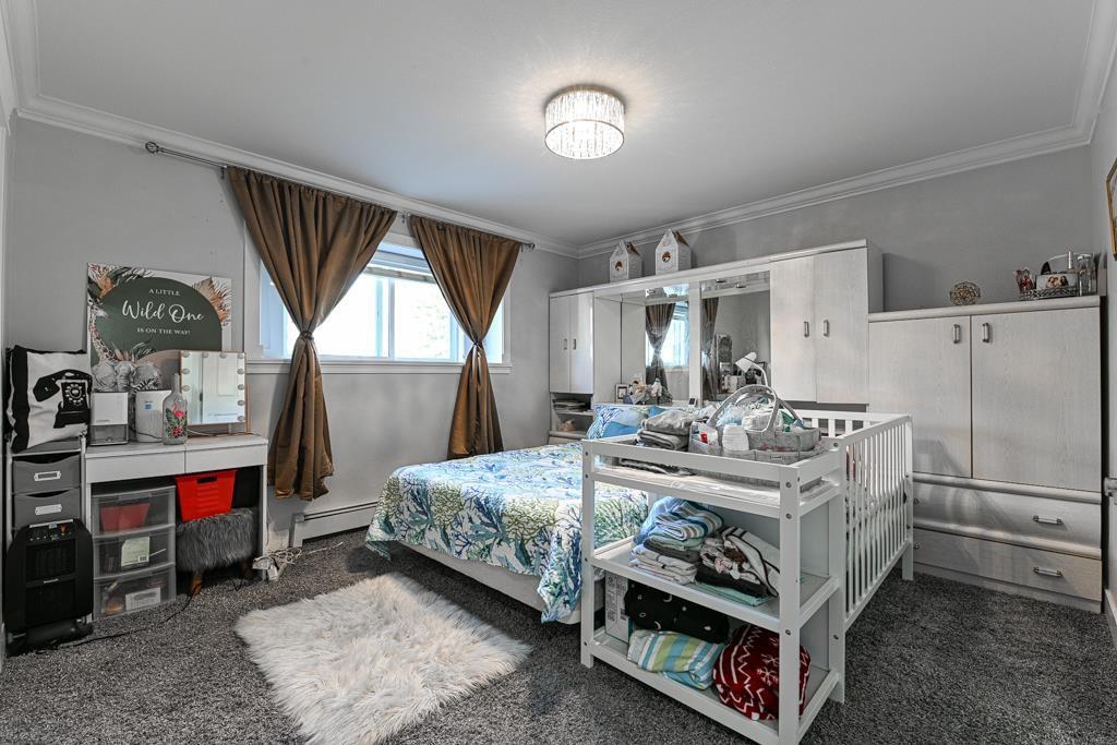 27733 Signal Court, Abbotsford, BC - Indoor Photo Showing Bedroom