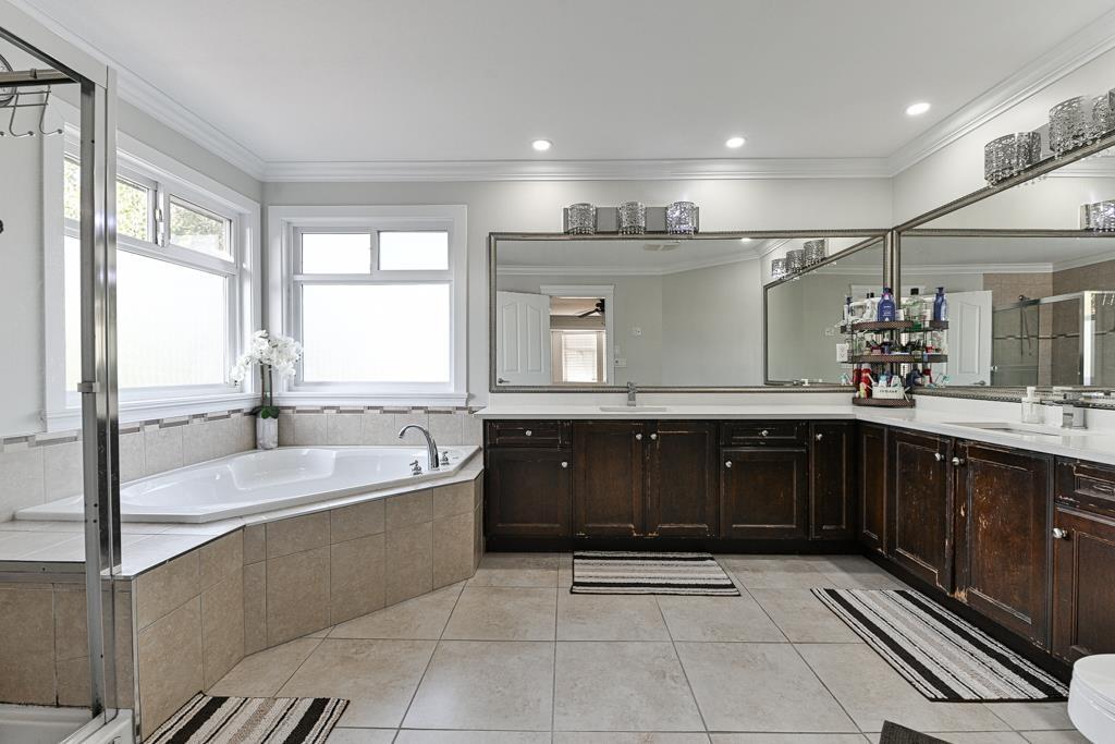 27733 Signal Court, Abbotsford, BC - Indoor Photo Showing Bathroom