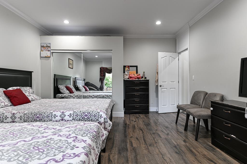 27733 Signal Court, Abbotsford, BC - Indoor Photo Showing Bedroom