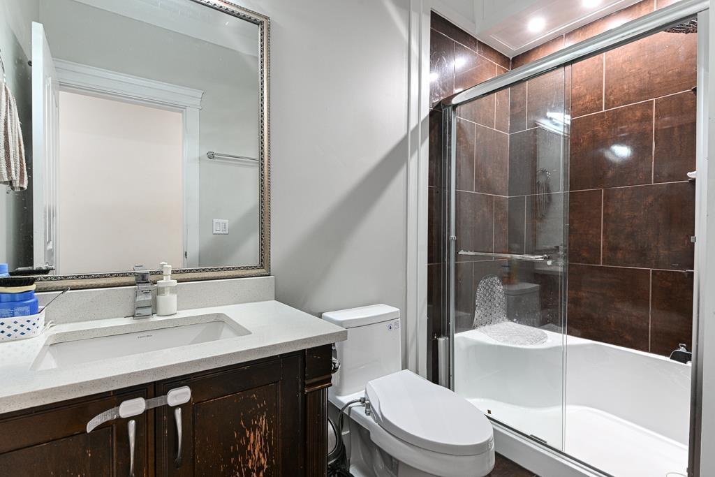 27733 Signal Court, Abbotsford, BC - Indoor Photo Showing Bathroom