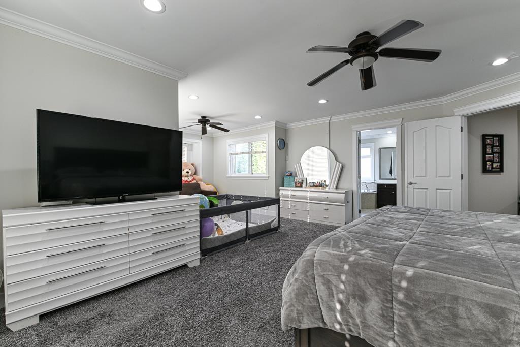 27733 Signal Court, Abbotsford, BC - Indoor Photo Showing Bedroom