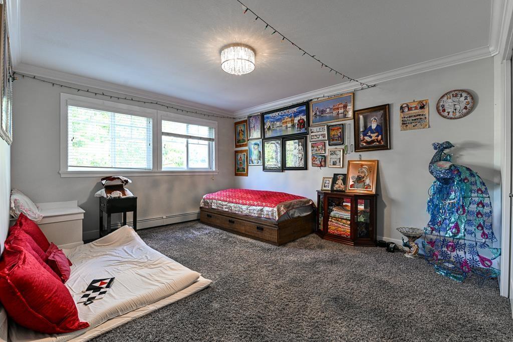 27733 Signal Court, Abbotsford, BC - Indoor Photo Showing Bedroom