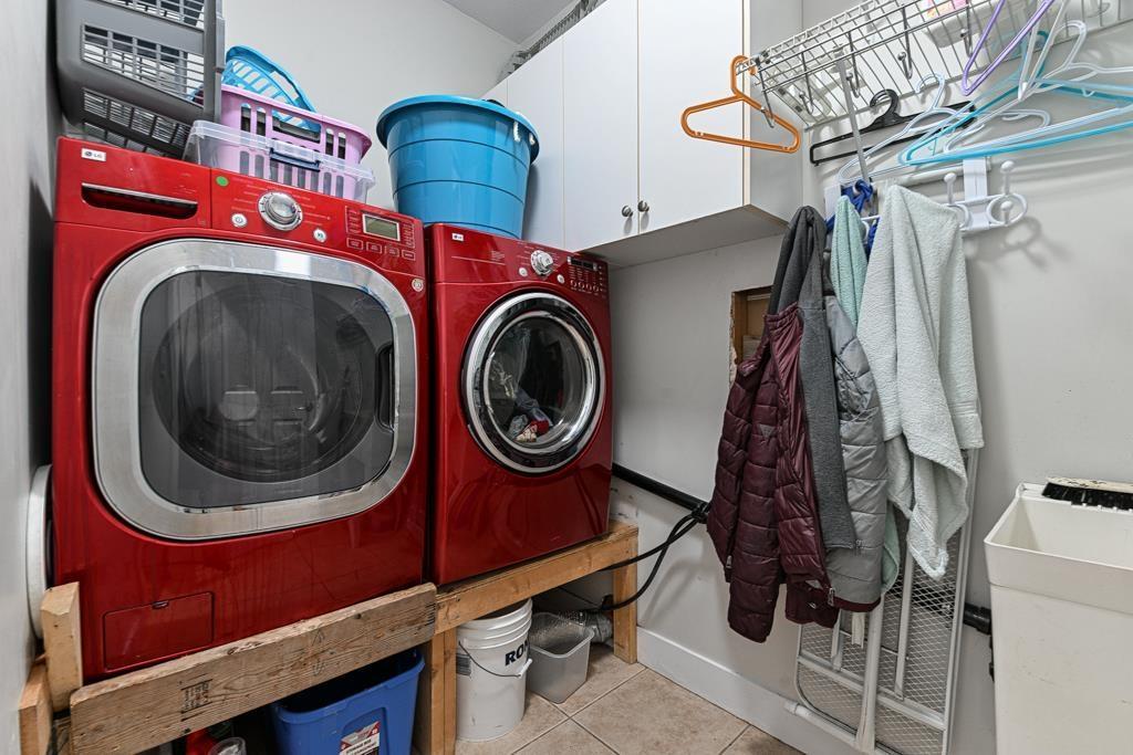 27733 Signal Court, Abbotsford, BC - Indoor Photo Showing Laundry Room