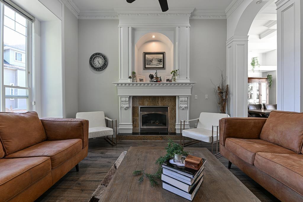 27733 Signal Court, Abbotsford, BC - Indoor Photo Showing Living Room With Fireplace