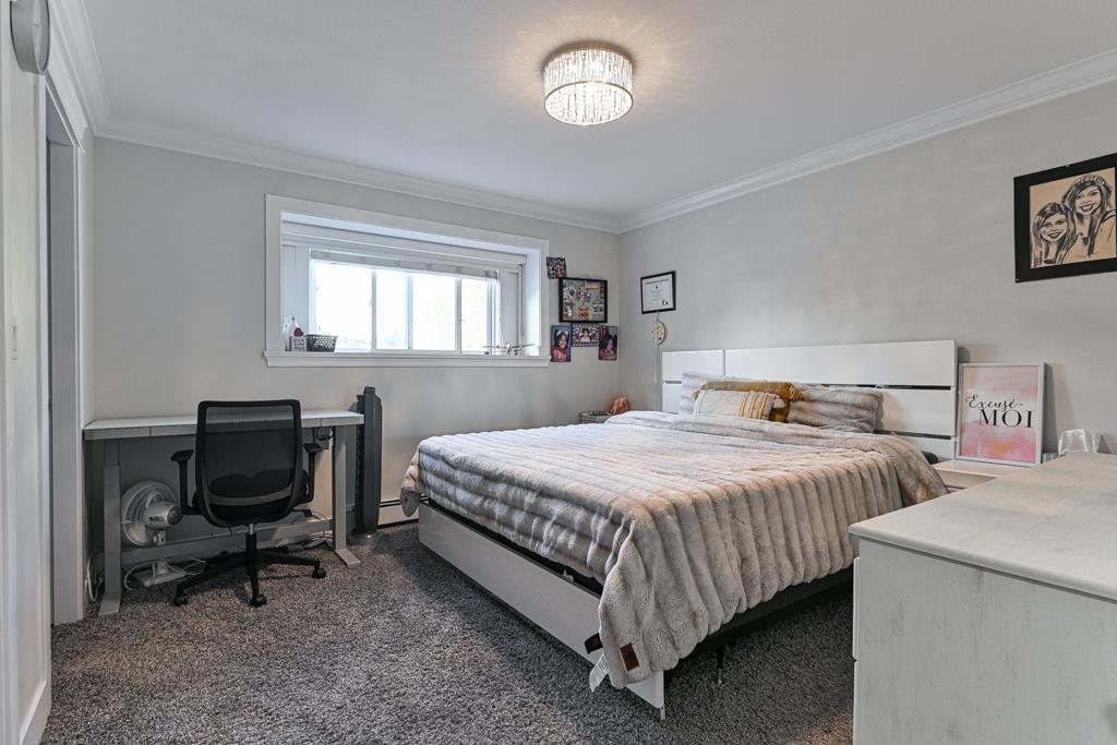 27733 Signal Court, Abbotsford, BC - Indoor Photo Showing Bedroom
