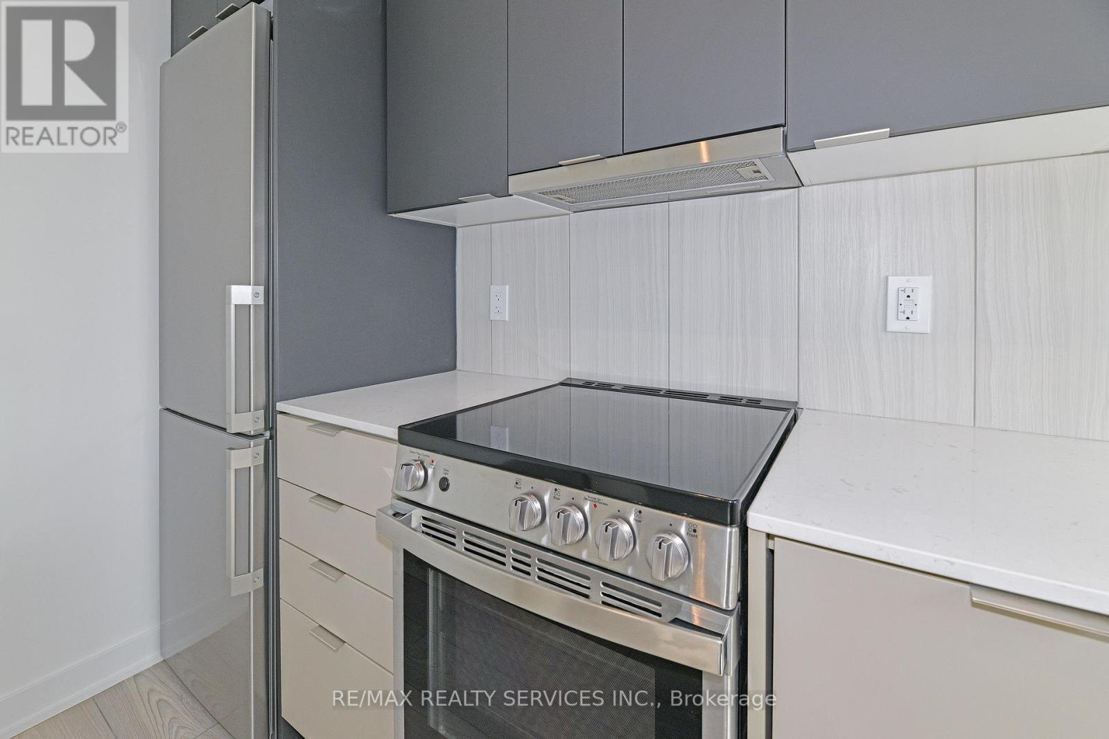 0419 - 8 Tippett Road, Toronto, ON - Indoor Photo Showing Kitchen
