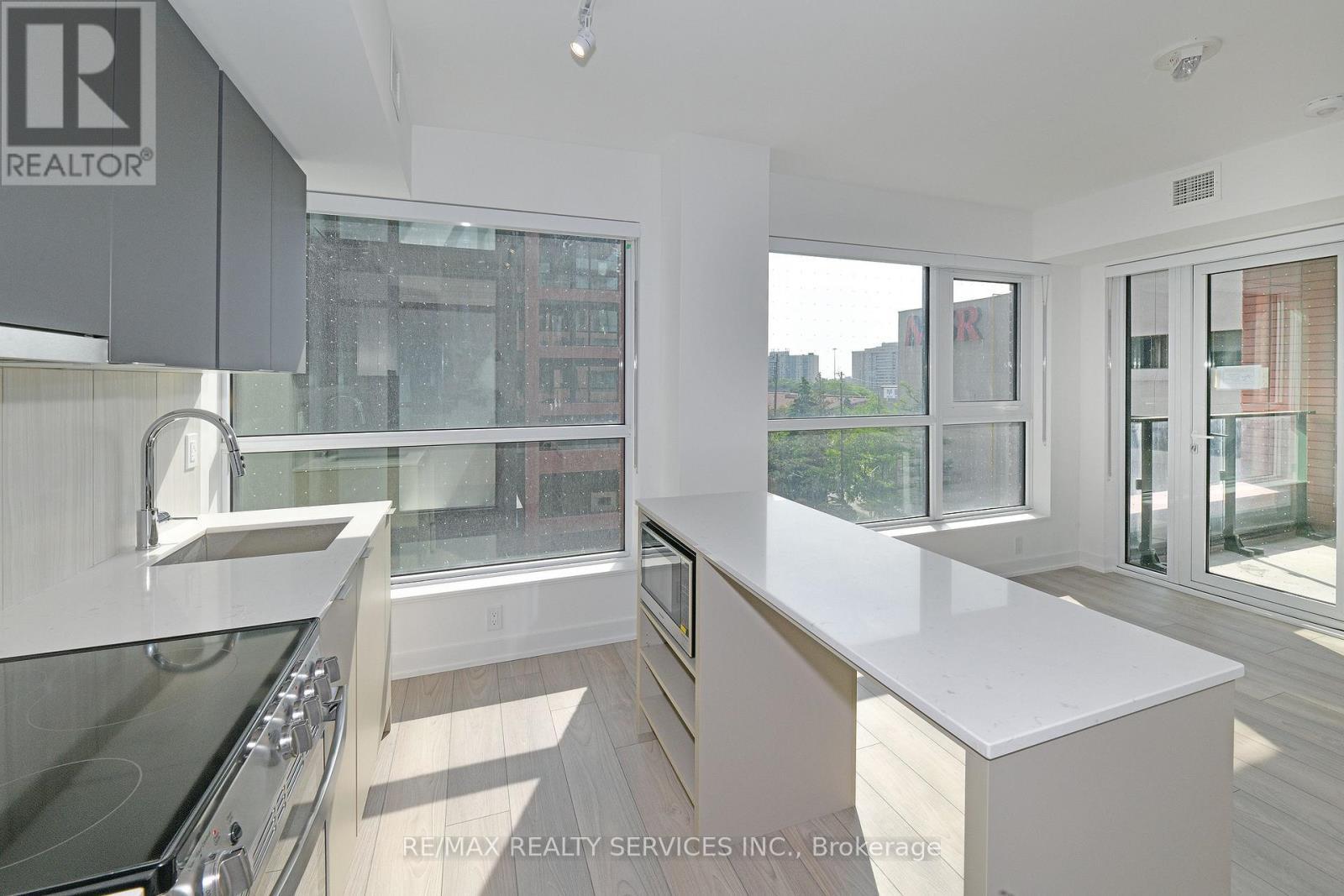 0419 - 8 Tippett Road, Toronto, ON - Indoor Photo Showing Kitchen