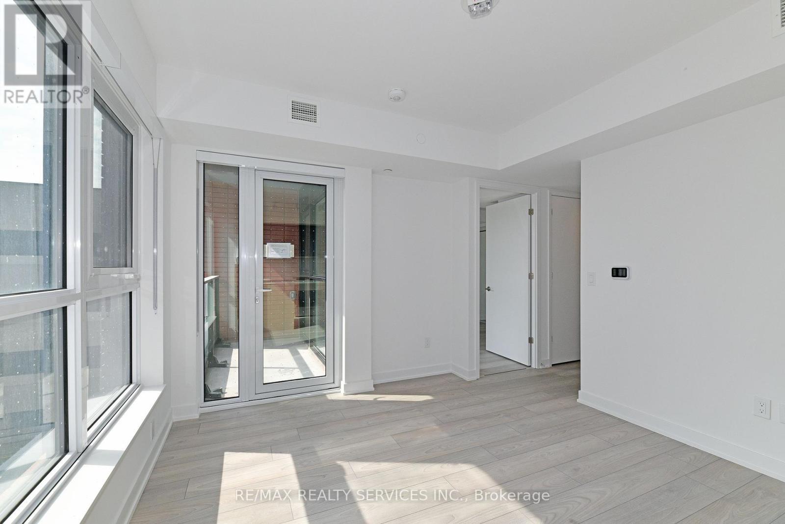 0419 - 8 Tippett Road, Toronto, ON - Indoor Photo Showing Other Room