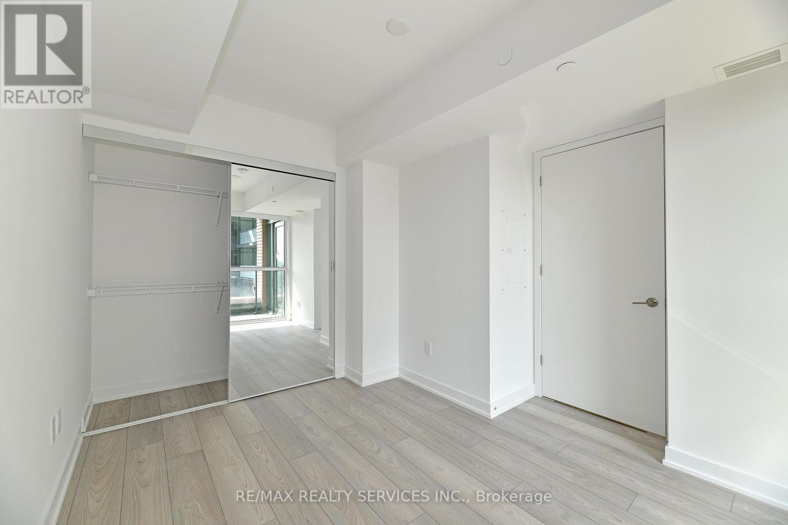 0419 - 8 Tippett Road, Toronto, ON - Indoor Photo Showing Other Room