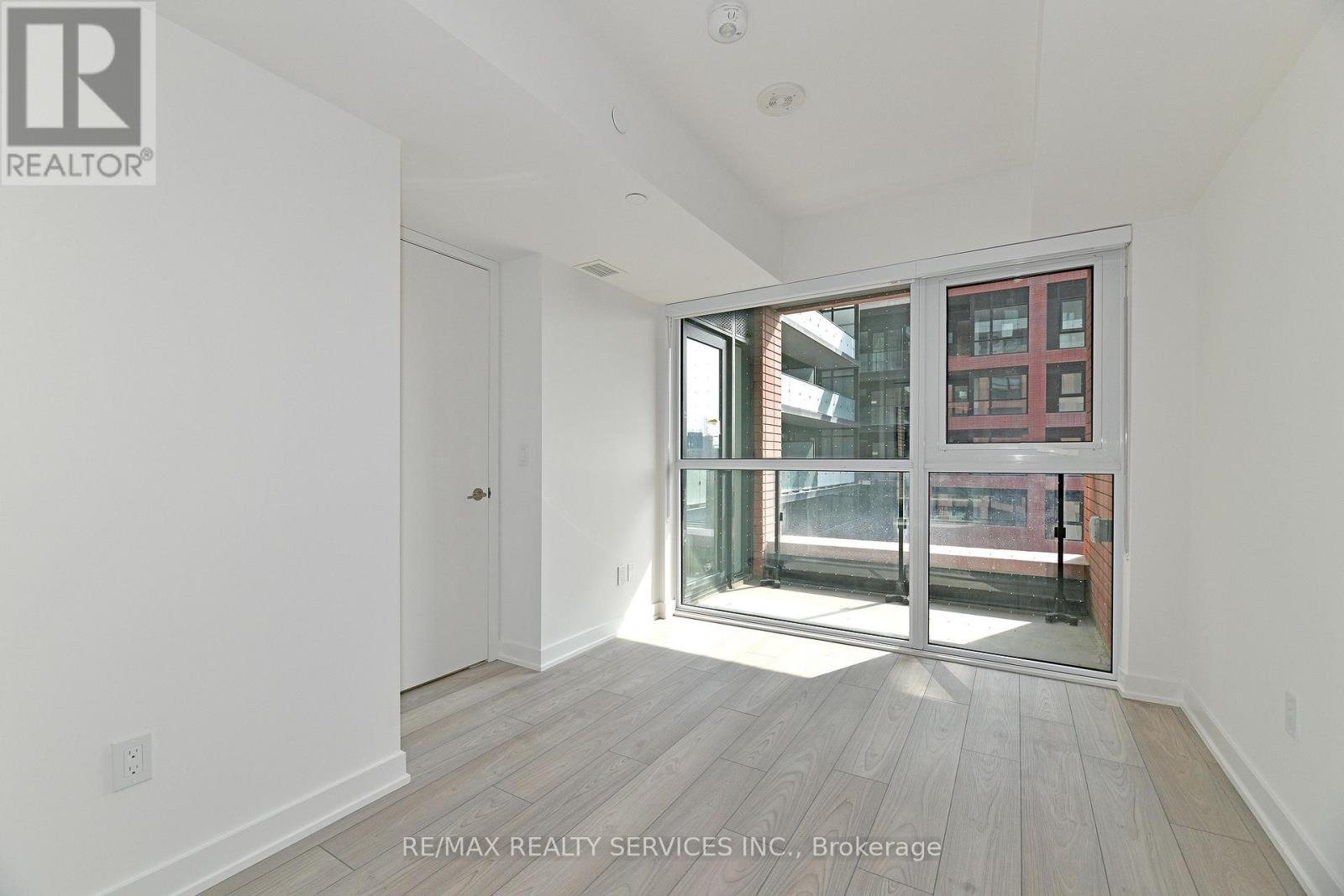 0419 - 8 Tippett Road, Toronto, ON - Indoor Photo Showing Other Room