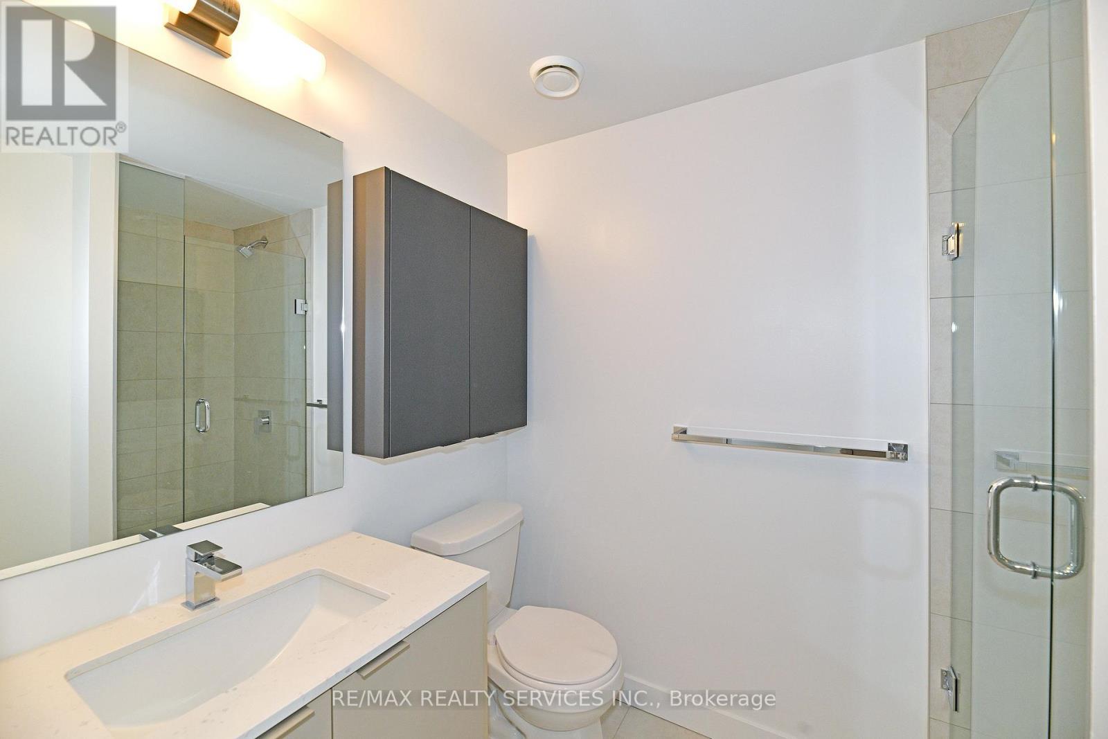 0419 - 8 Tippett Road, Toronto, ON - Indoor Photo Showing Bathroom