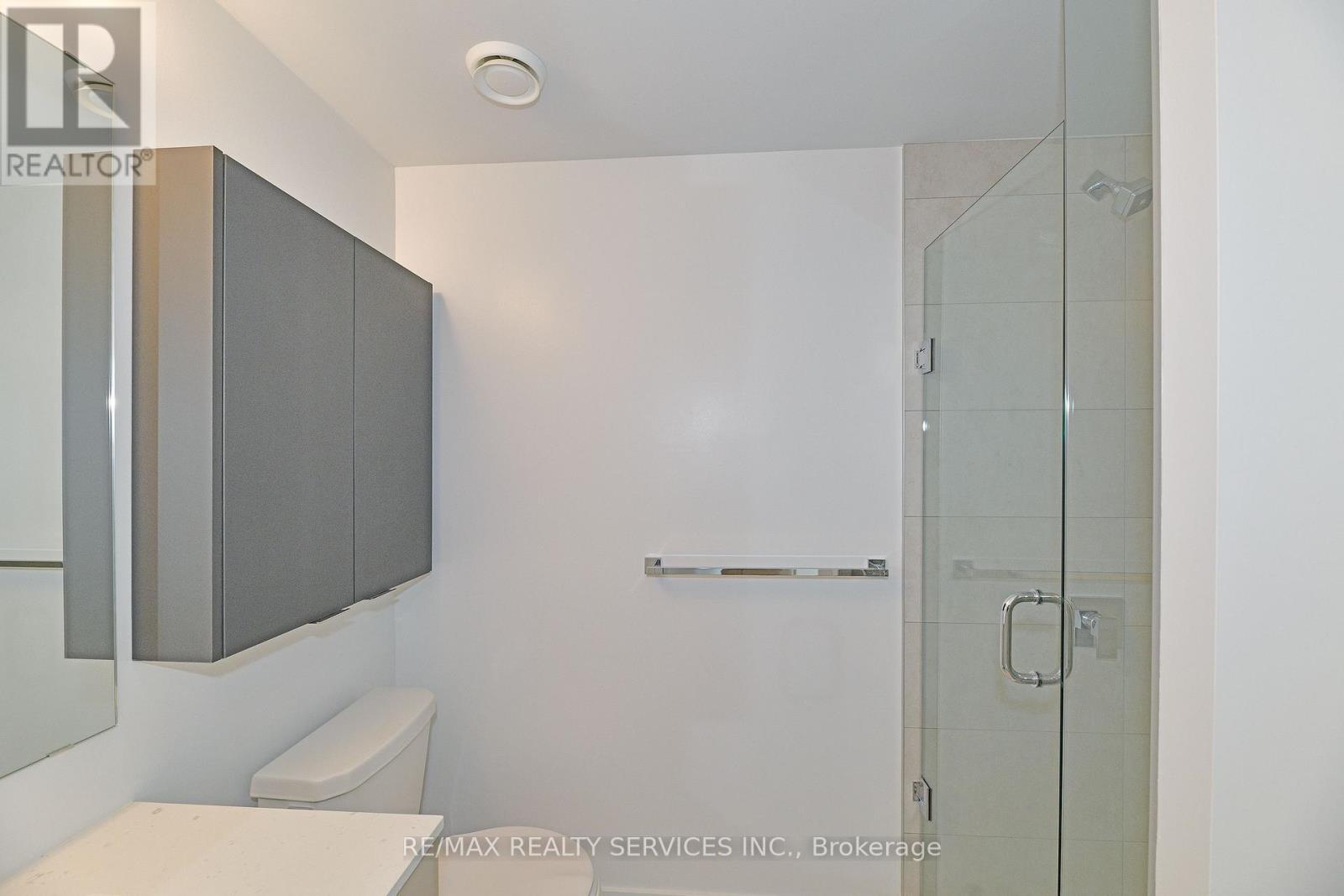 0419 - 8 Tippett Road, Toronto, ON - Indoor Photo Showing Bathroom