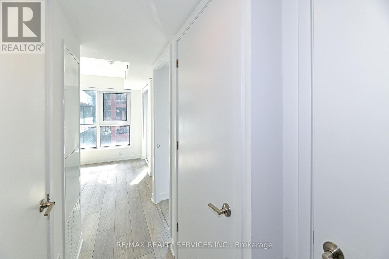 0419 - 8 Tippett Road, Toronto, ON - Indoor