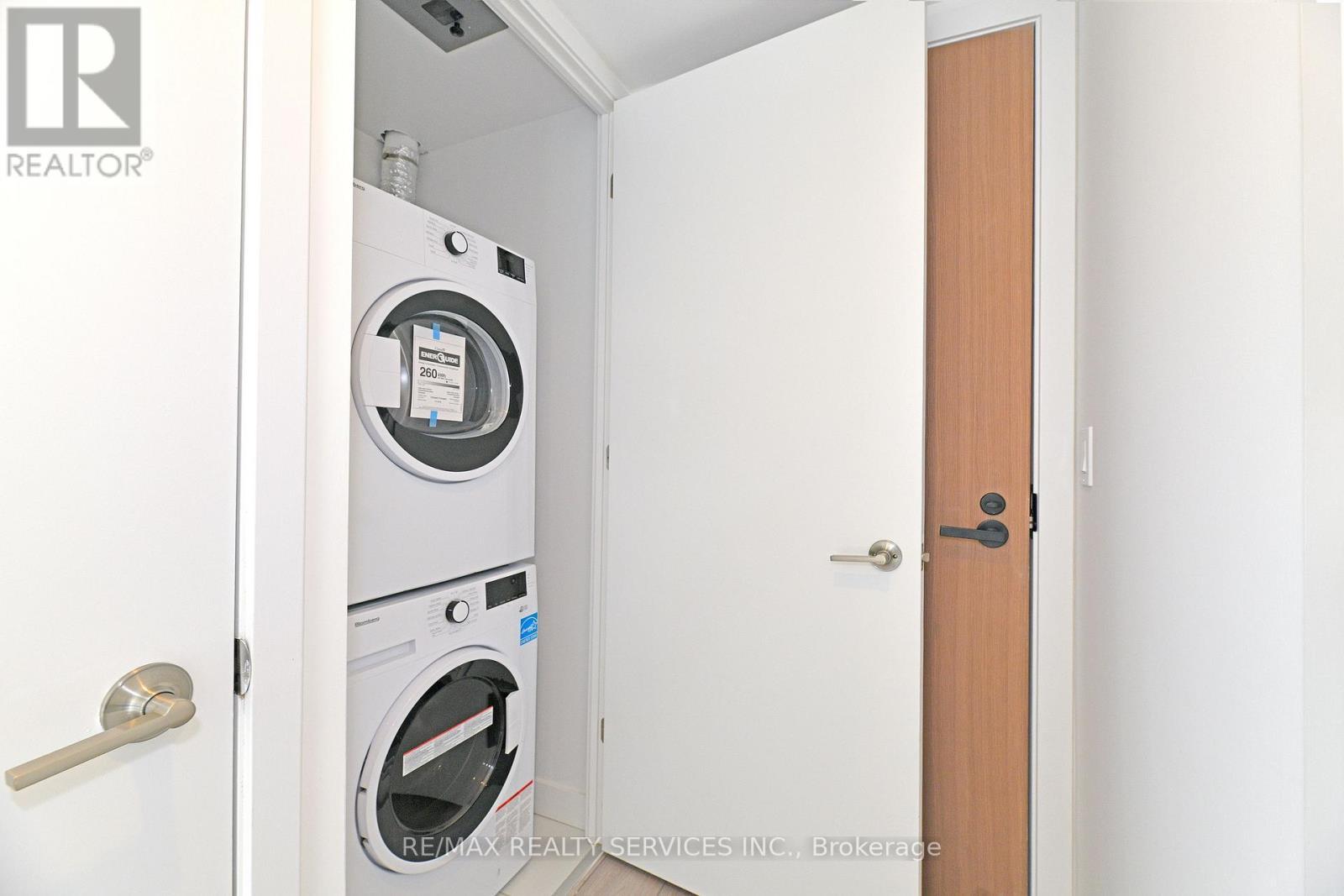 0419 - 8 Tippett Road, Toronto, ON - Indoor Photo Showing Laundry Room