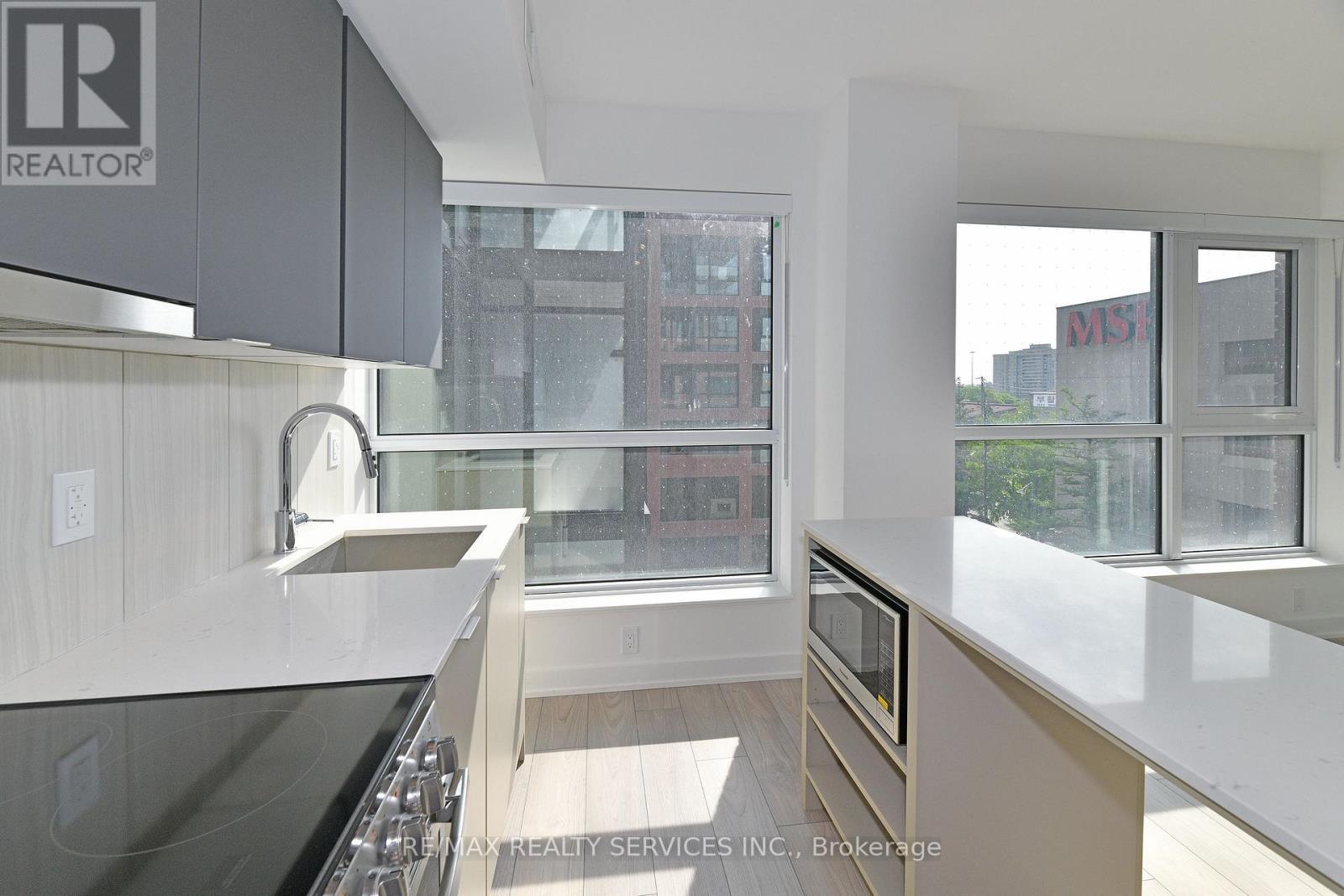 0419 - 8 Tippett Road, Toronto, ON - Indoor Photo Showing Kitchen