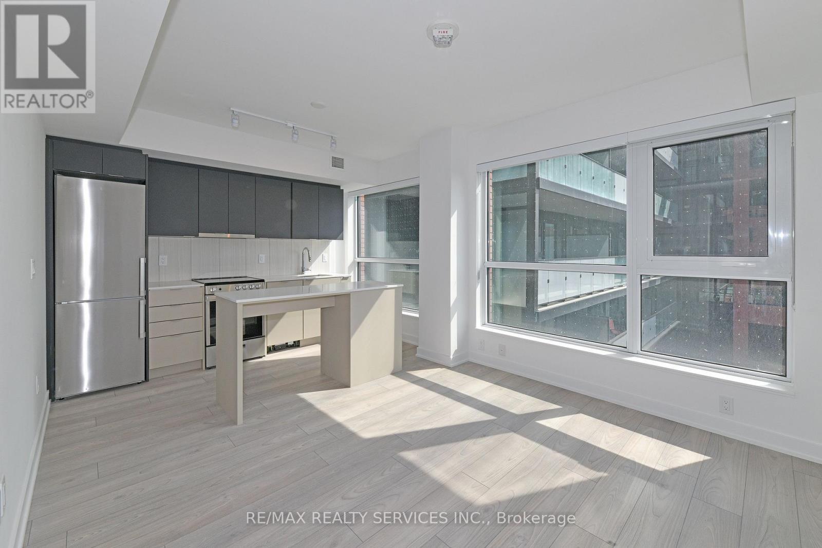 0419 - 8 Tippett Road, Toronto, ON - Indoor