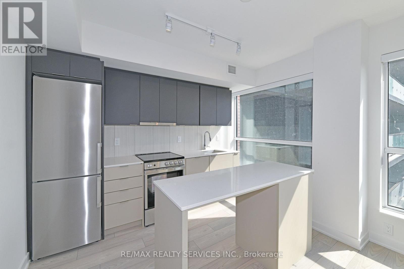 0419 - 8 Tippett Road, Toronto, ON - Indoor Photo Showing Kitchen