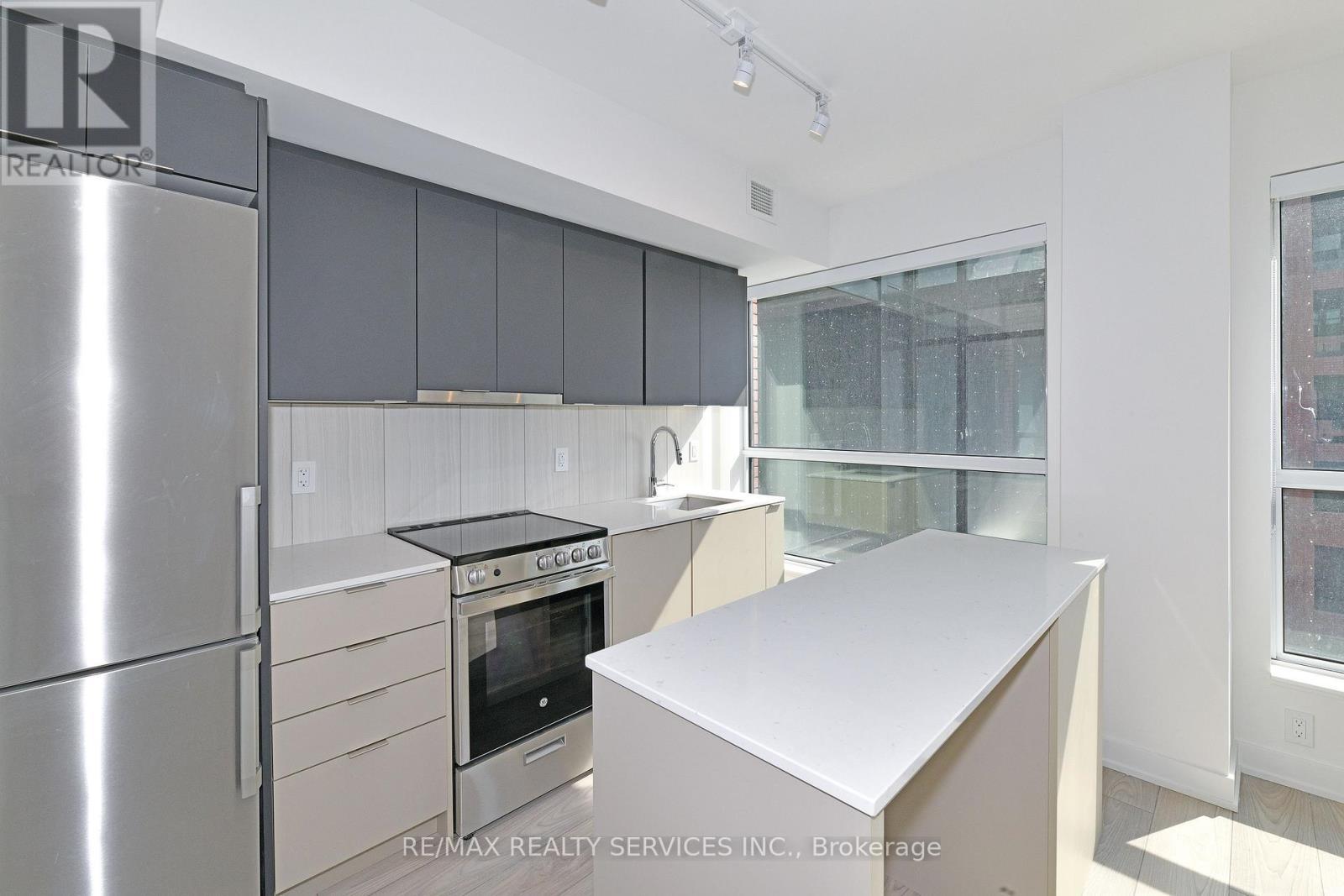 0419 - 8 Tippett Road, Toronto, ON - Indoor Photo Showing Kitchen
