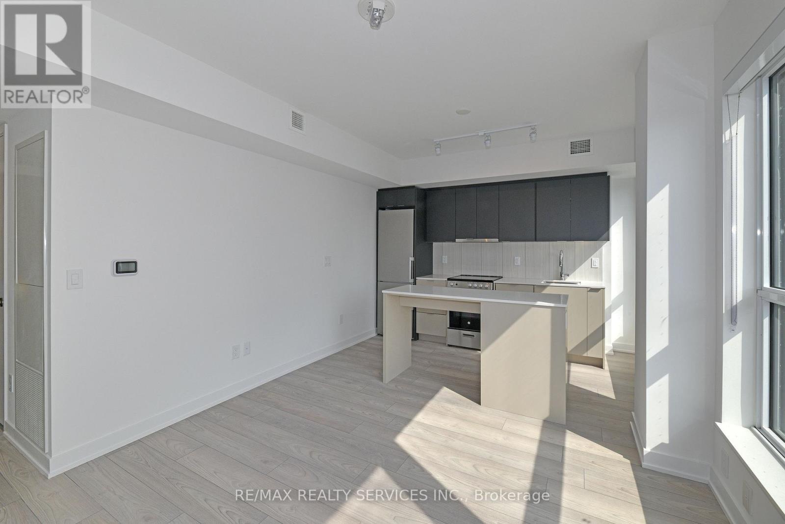0419 - 8 Tippett Road, Toronto, ON - Indoor Photo Showing Kitchen