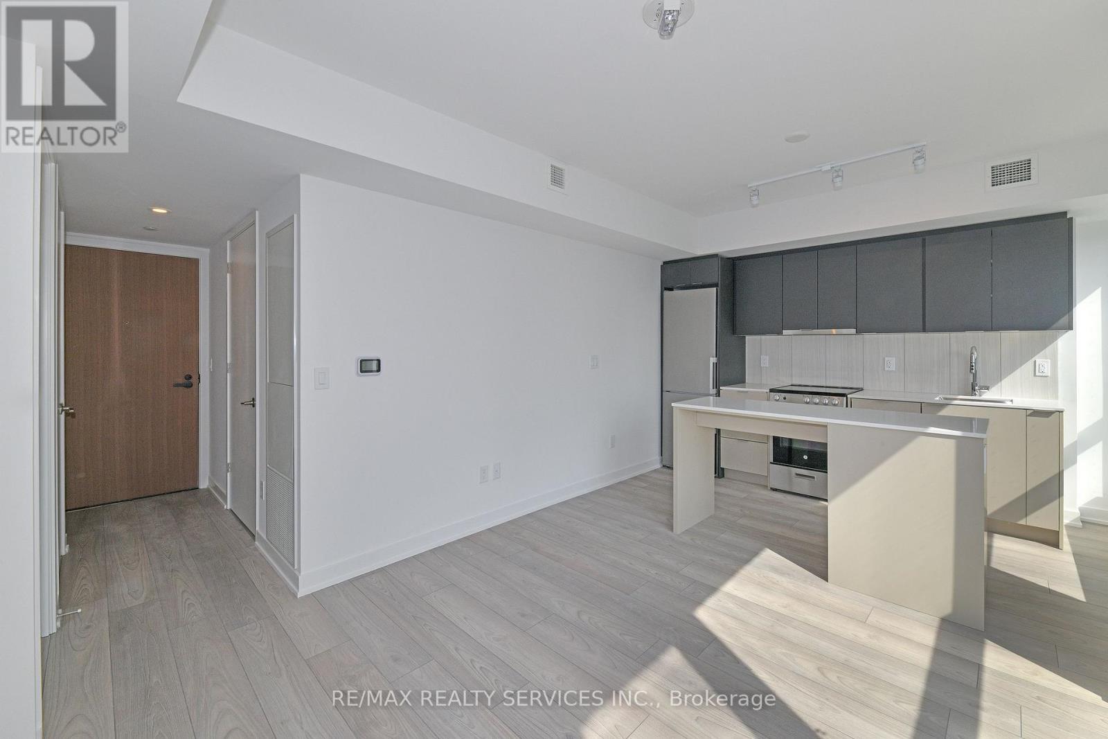 0419 - 8 Tippett Road, Toronto, ON - Indoor