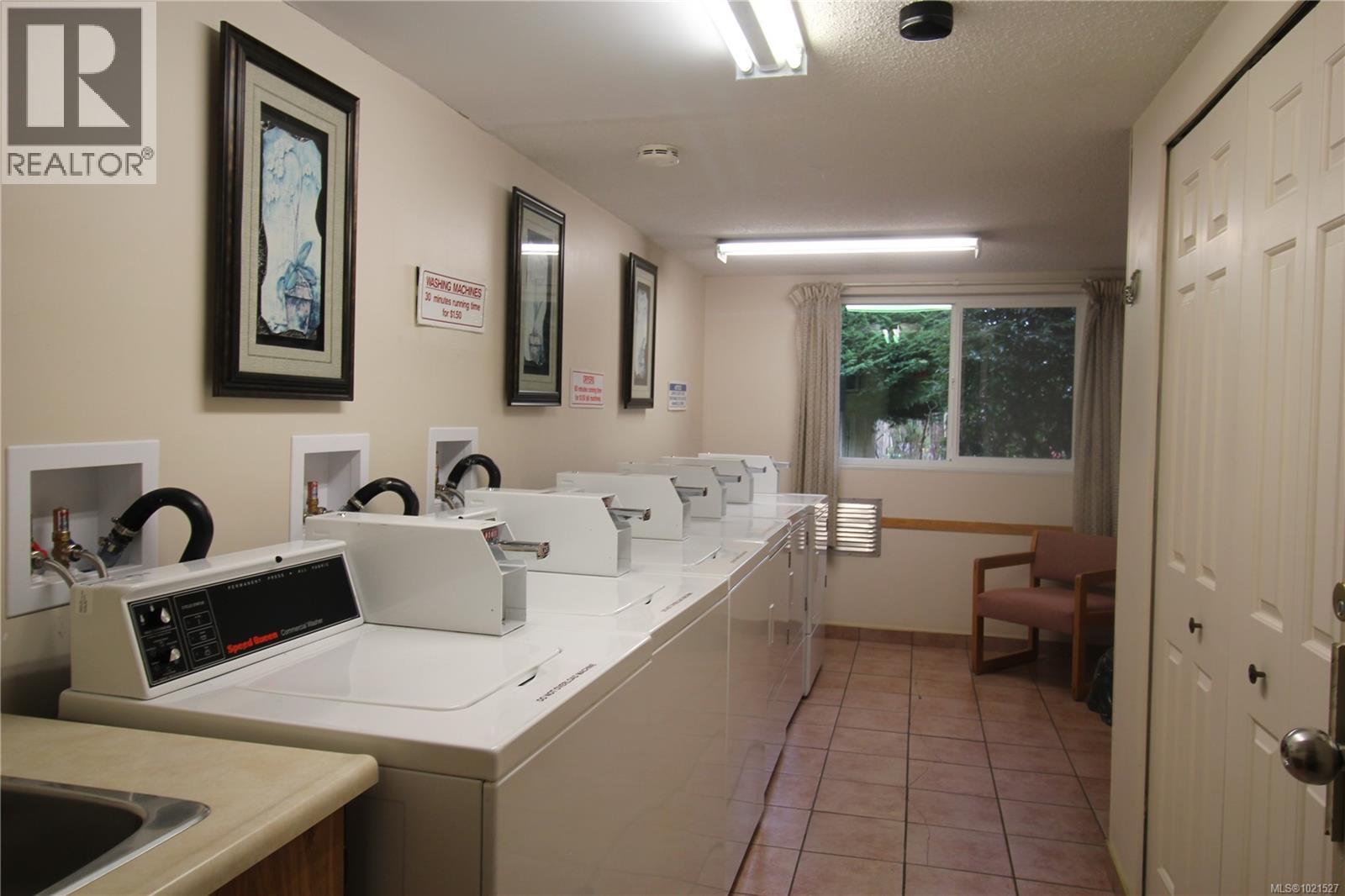 204 2515 Alexander St, Duncan, BC - Indoor Photo Showing Laundry Room